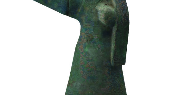 Museo di Mianyang_Stalliere di Bronzo; Periodo Han Orientale (25-220 d.C.)_lunghezza 30 cm, larghezza 13 cm; altezza 68 cm